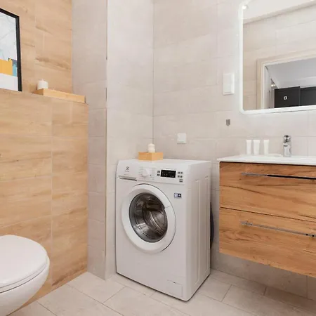 Zajezdnia Wrzeszcz Modern With Balcony & Parking By Renters Γκντανσκ