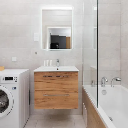 Apartment Zajezdnia Wrzeszcz Modern With Balcony & Parking By Renters *